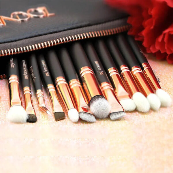 Zoeva 15 Piece Makeup Brushes With Pouch - H&A Accessorize